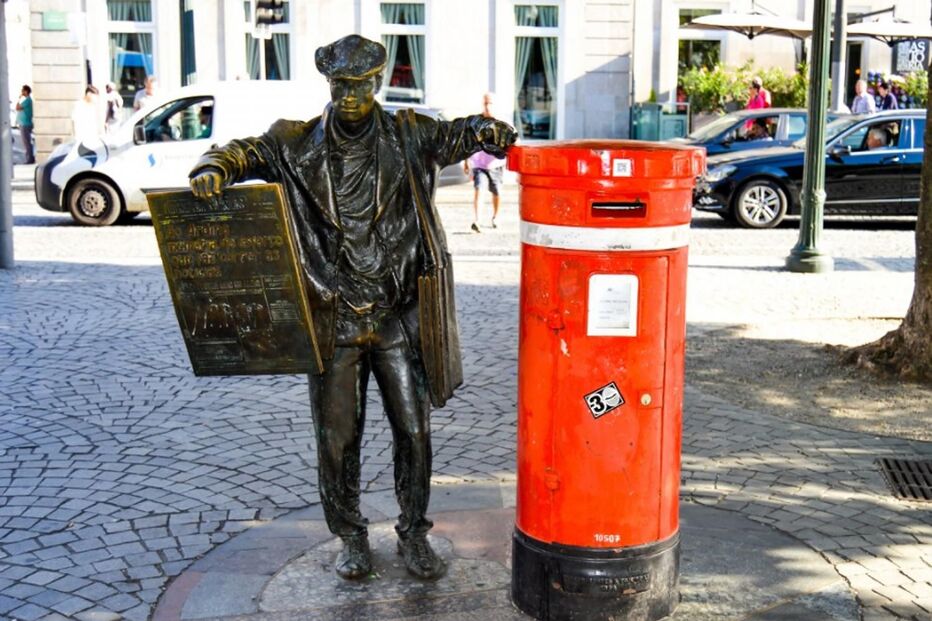 Estátua do Ardina, no Porto