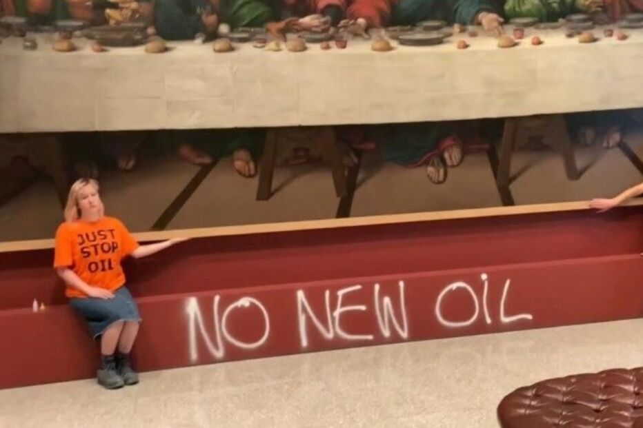 Grupo de ativistas invade Royal Academy