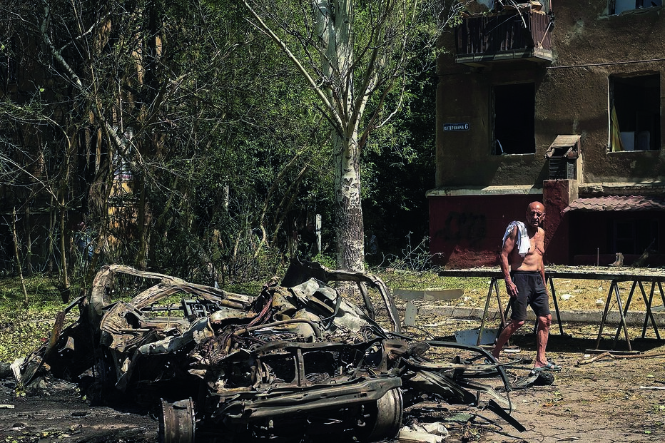 viatura destruída pelo míssil russo que atingiu uma zona residencial no centro de Kramatorsk, guerra na ucrânia