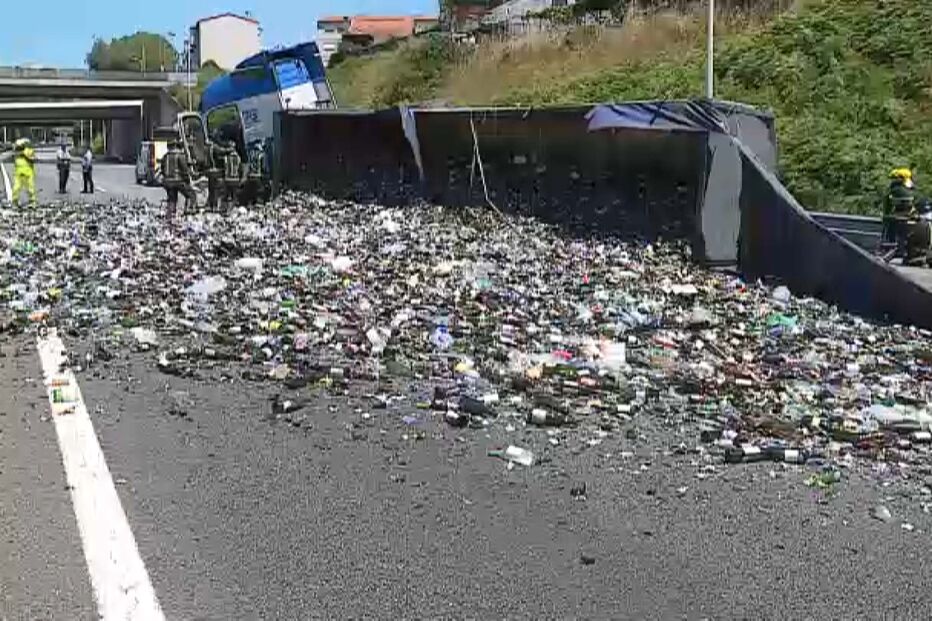 reaberta, circulação, vci, porto, despiste de camião, vidros 