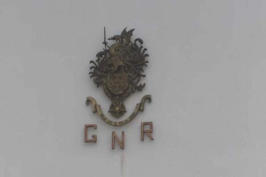 Mulher tenta matar o marido de faca em punho em Castro Daire