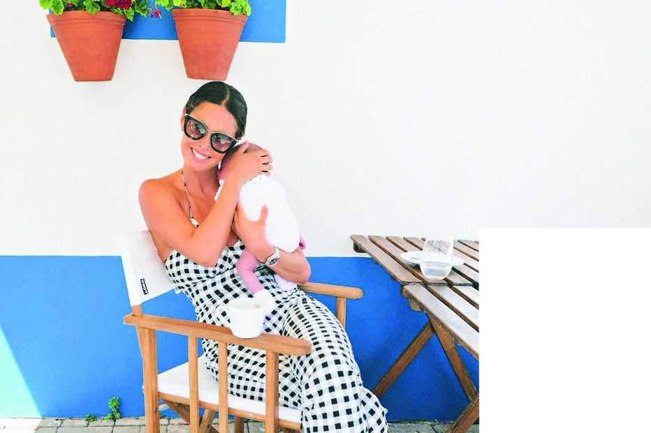 Atriz com a pequena Esperança   