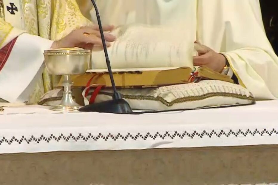 Padre acusado por esconder abusos de catequista a crianças da paróquia