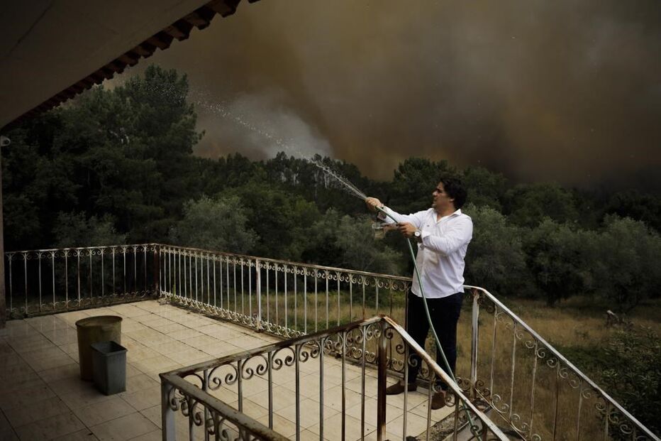 È recomendado molhar telhados e paredes das casas