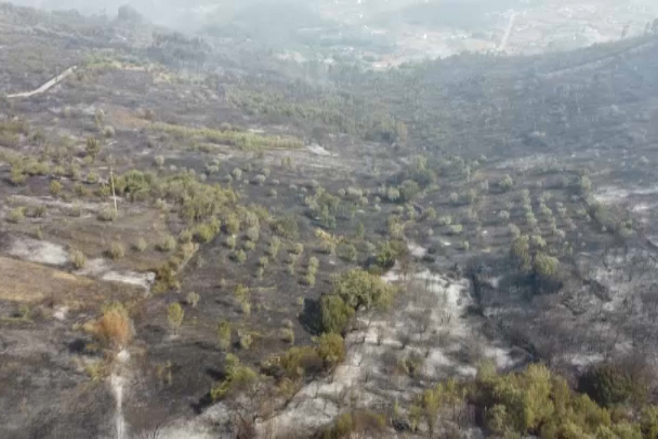 Drone mostra rastro de destruição deixado por incêndio em Ourém		