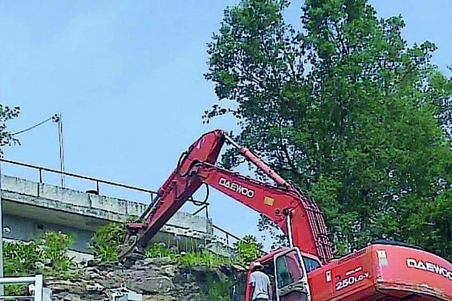 Escadaria foi destruída