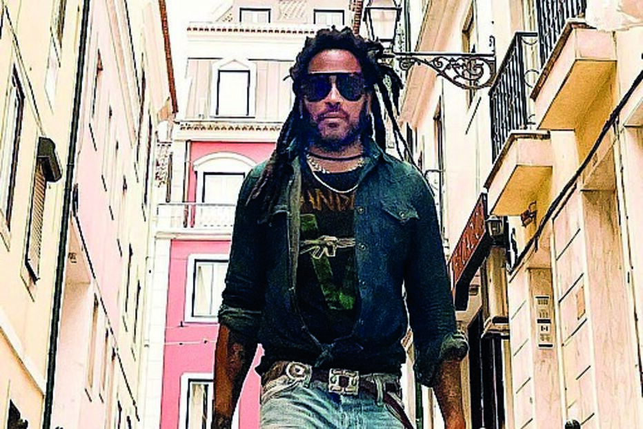 Lenny Kravitz a passear ontem à tarde no Chiado, em Lisboa 