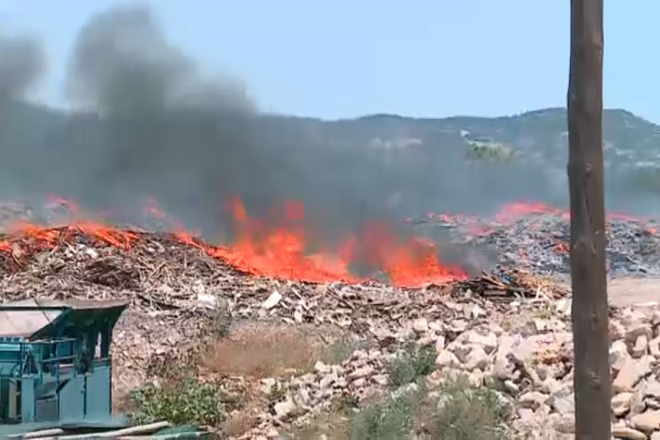 Incêndio em lixeira em Loulé