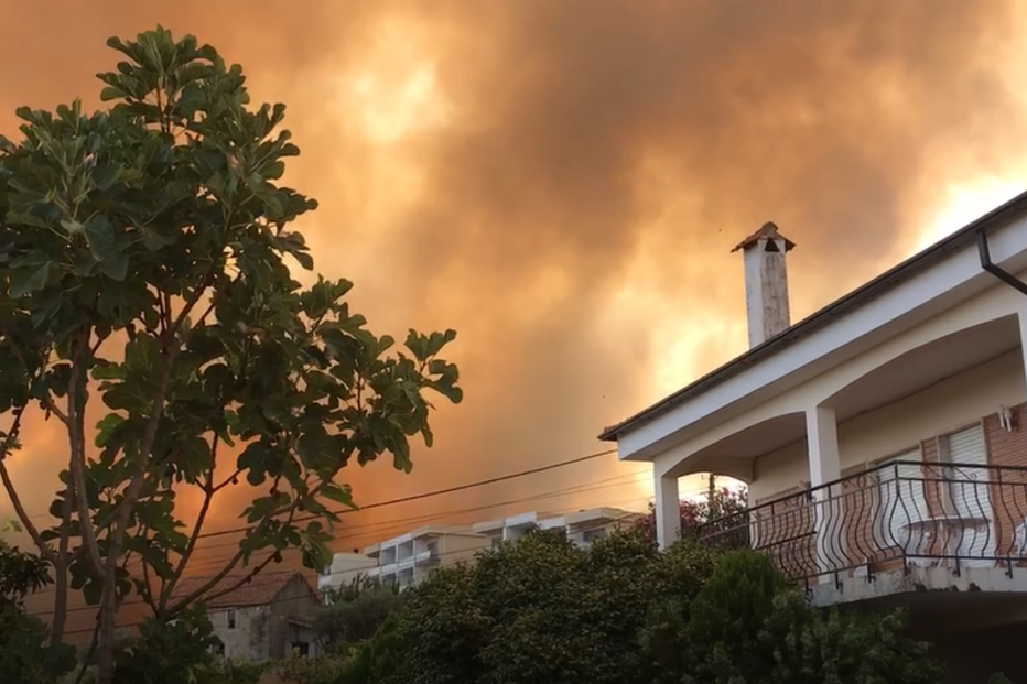 Chamas junto de casas em Canhoso, na Covilhã