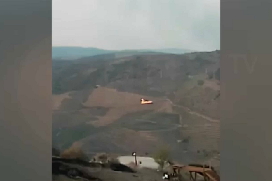 Este é o momento da explosão do avião onde morreu o piloto durante o combate às chamas. Veja o vídeo
