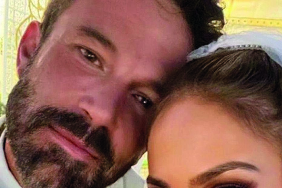 Casamento decorreu em Las Vegas e Jennifer Lopez passa agora a adotar o apelido do marido, Ben Affleck	