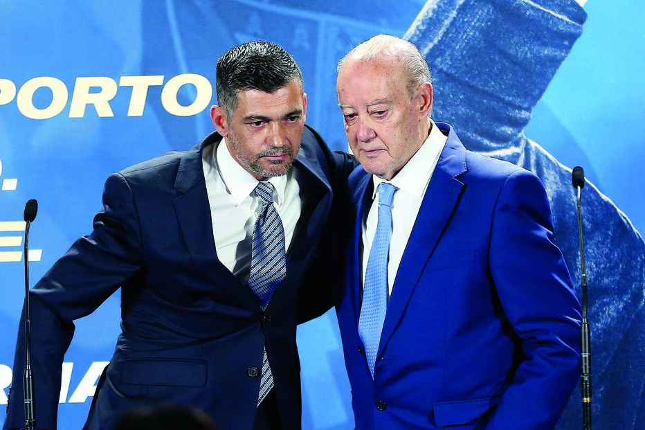 Sérgio Conceição manifestou intenção de abandonar o cargo mas Pinto da Costa segurou-o 