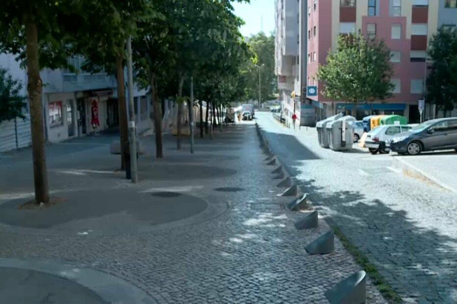 Homem leva uma facada na cara e seis nas costas no Cacém