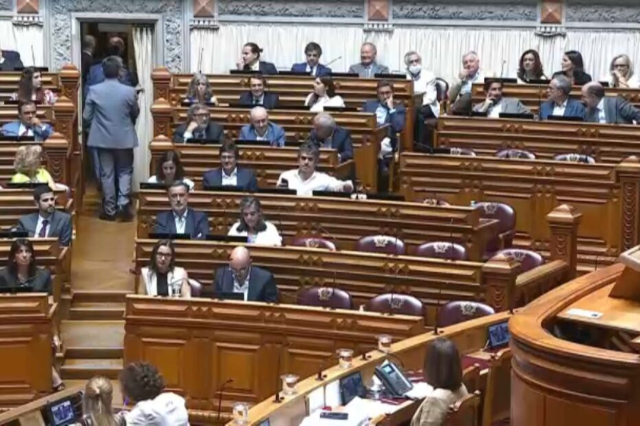 PS apresenta revisão constitucional com projeto para alargar 