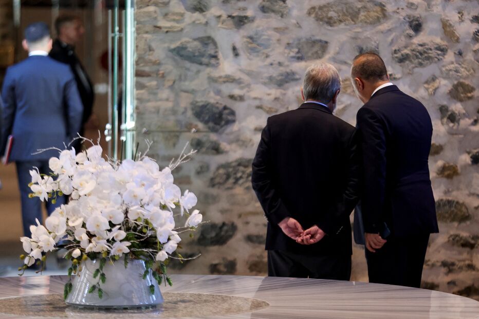 Assinado em Istambul acordo que permite exportações de cereais bloqueados pela Rússia nos portos ucranianos 