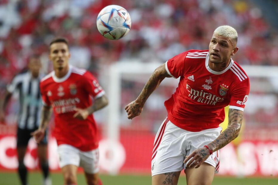 Morato tem sido aposta de Roger Schmidt no centro da defesa ao lado de Otamendi 