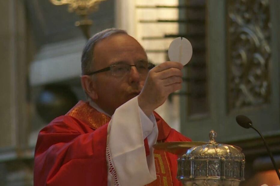 D. Clemente desrespeita ordens do Papa: Cardeal de Lisboa mantém padre pedófilo perto de crianças
