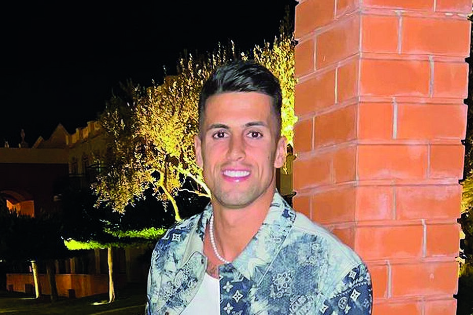 O jogador João Cancelo realizou uma rinoplastia 