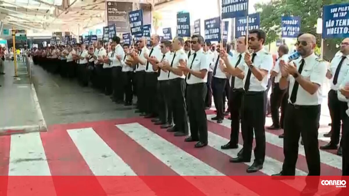 TAP pilots, crew and maintenance technicians are joining the “silent march” today.