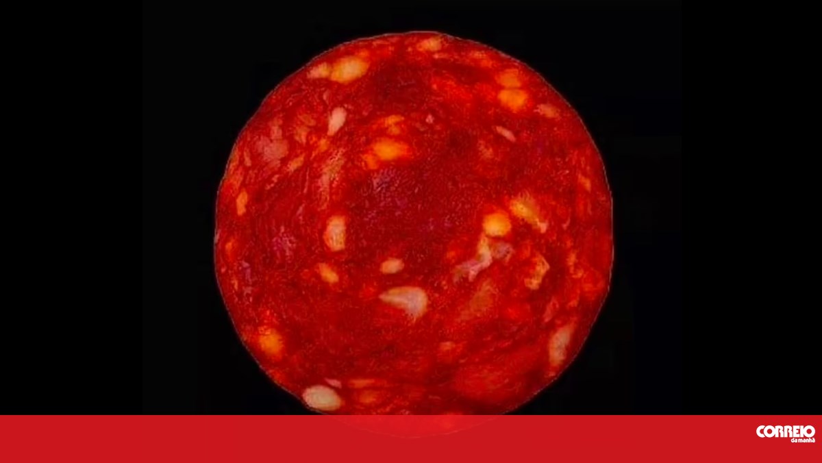 Scientist forced to apologize for sharing photo of star that turned out to be a piece of chorizo ​​Etienne Klein posted on social media that the image was taken by the James Webb Space Telescope.
