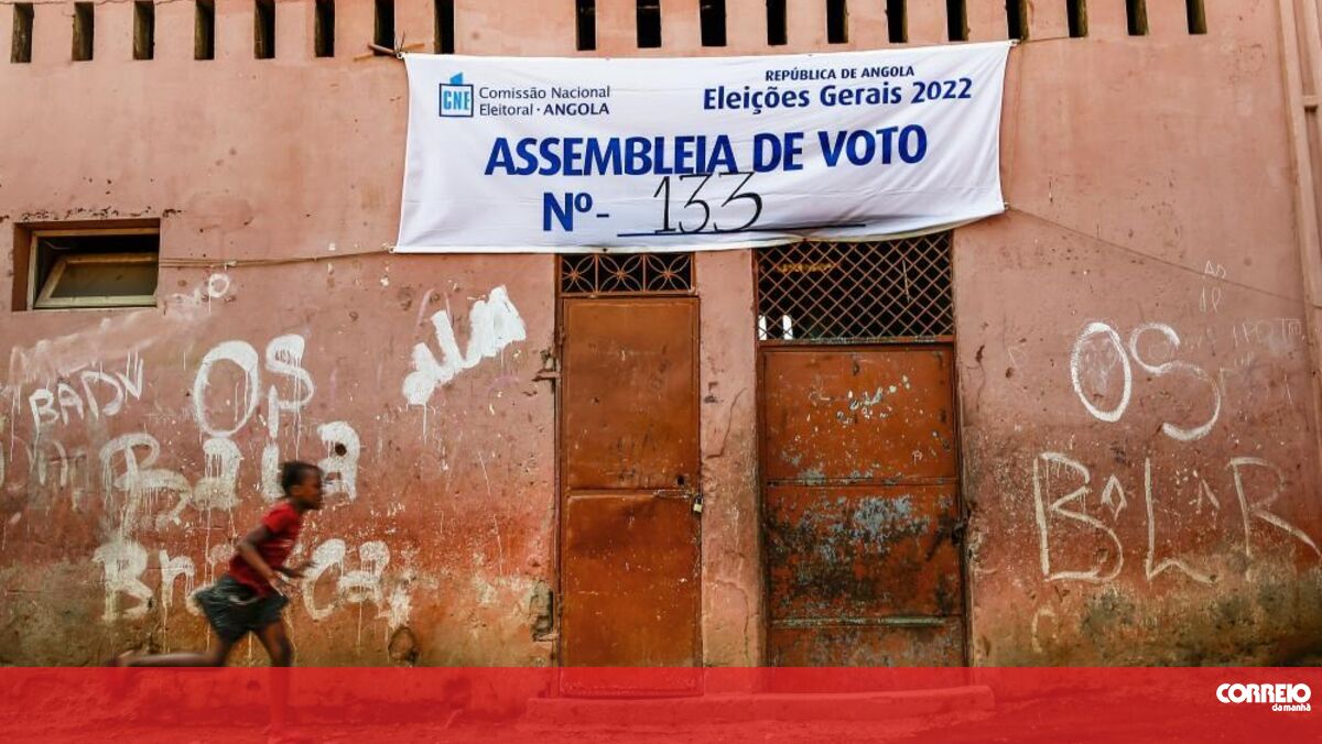 The CNE refuses to block voter lists.  UNITA fears fraud and ballot stuffing