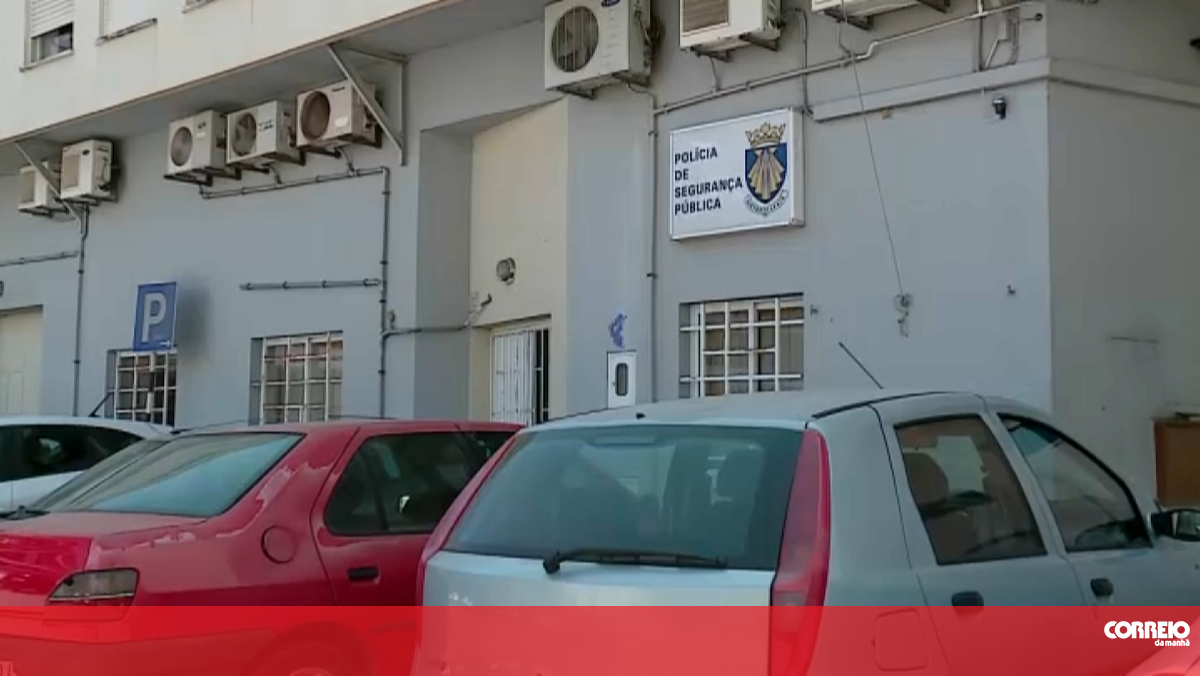 A 22-year-old man was stabbed to death in a garage in Torre da Marinha, Seixal.