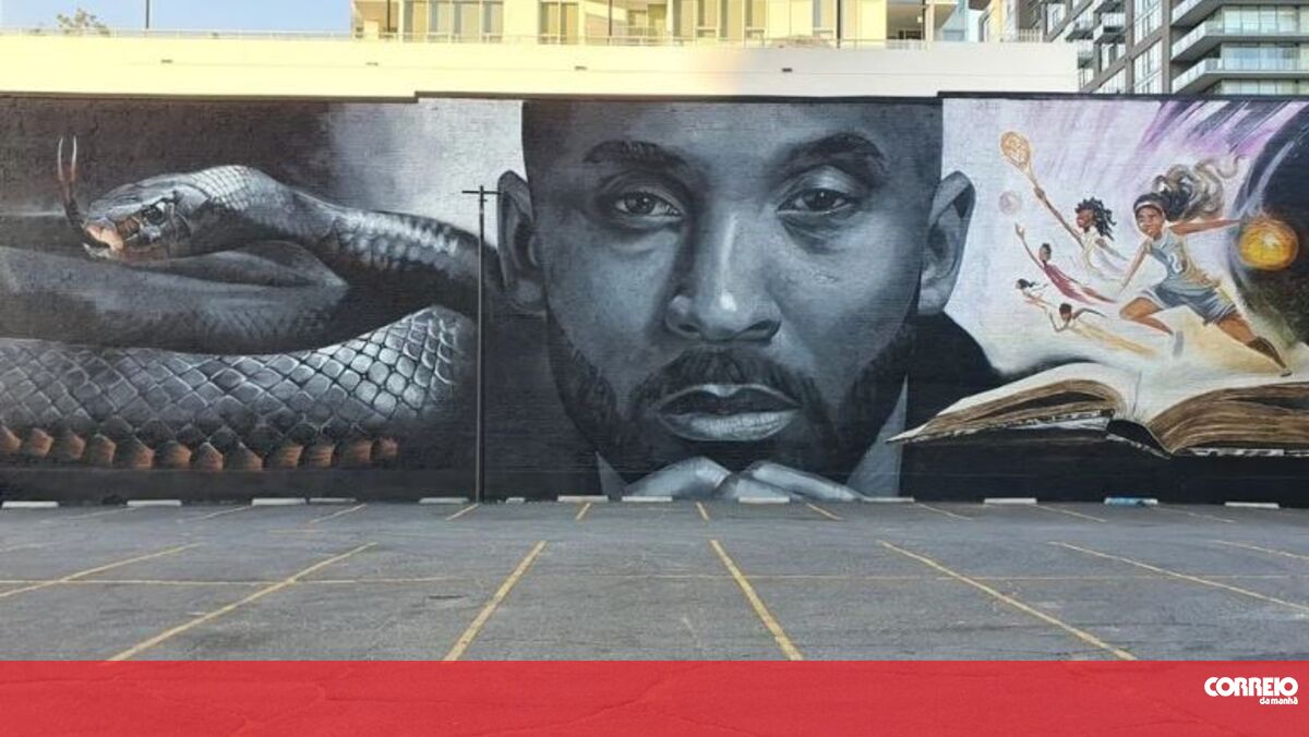 Portuguese hand painted on new mural honoring Kobe Bryant in Los Angeles Portuguese hand painted on new mural honoring Kobe Bryant in Los Angeles