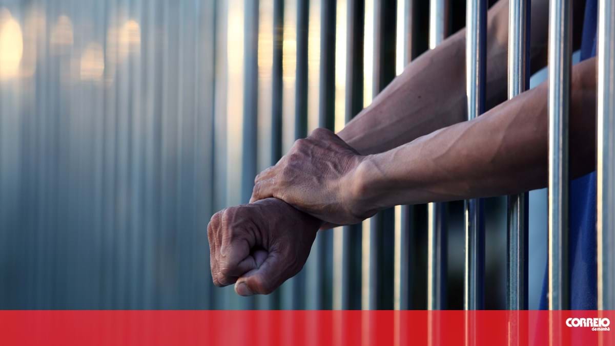 Guarda prisional com vida dupla detida após vídeo em que surge a fazer sexo com recluso ser revelado – Mundo