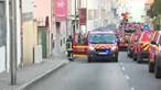 Bombeiro ferido em incêndio no edifício da Cruz Vermelha 