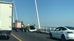 Colisão entre carros na Ponte Vasco da Gama faz um ferido 