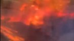 Passageiros mostram comboio a passar pelo meio do inferno das chamas em Ourém