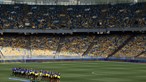 Campeonato de futebol regressou à Ucrânia com momento emotivo e simbólico, mas sem ninguém nas bancadas