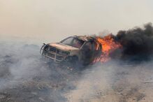 Duas viaturas dos bombeiros ardem no combate ao fogo da Serra da Estrela