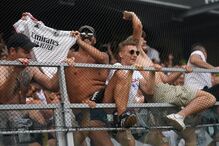 Adepto com camisola do Benfica