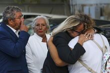 Zé Gato, antigo guarda-redes do Benfica, durante o velório de Fernando Chalana