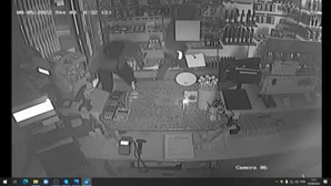 Imagens de videovigilância mostram assalto a posto de combustível em Lordelo, Paredes