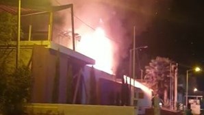 Incêndio deflagra num bar em Vilamoura. Veja as imagens