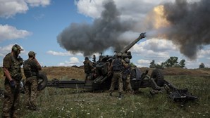 Moscovo reforça ataques aéreos para desbloquear impasse no Donbass