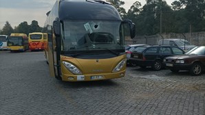“A pedra passou rente à cabeça”: Motorista de autocarro que sobre momento de agressão em Guimarães 