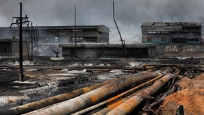 Quatro corpos encontrados após incêndio em depósito de petróleo em Cuba