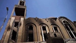 Pelo menos 41 mortos em incêndio numa igreja no Egito