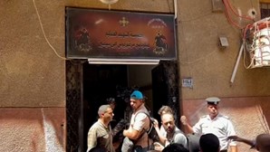 Incêndio numa igreja no Egito faz mais de 40 mortos