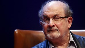 Irão nega envolvimento no ataque ao escritor Salman Rushdie