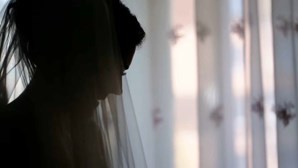 Noivas enganadas: Mulheres ficam sem dinheiro e sem vestidos de casamento. Veja agora, na CMTV