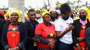 Ex-Primeiro Ministro Angolano diz que "revolta" contra regime "anda na cara de muita gente" 