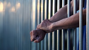 Advogada presa após deixar cair placa de haxixe na cadeia de Caxias 