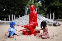 Obra está instalada no Central Park, em Nova Iorque, e é da autoria do artista francês James Colomina