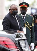 Cyril Ramaphosa, presidente da África do Sul, foi prestar última homenagem a José Eduardo dos Santos