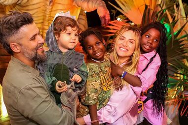 Giovanna Ewbank e Bruno Gagliasso com os filhos