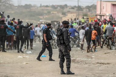 polícia, angola, mercado, luanda, eleições, protestos